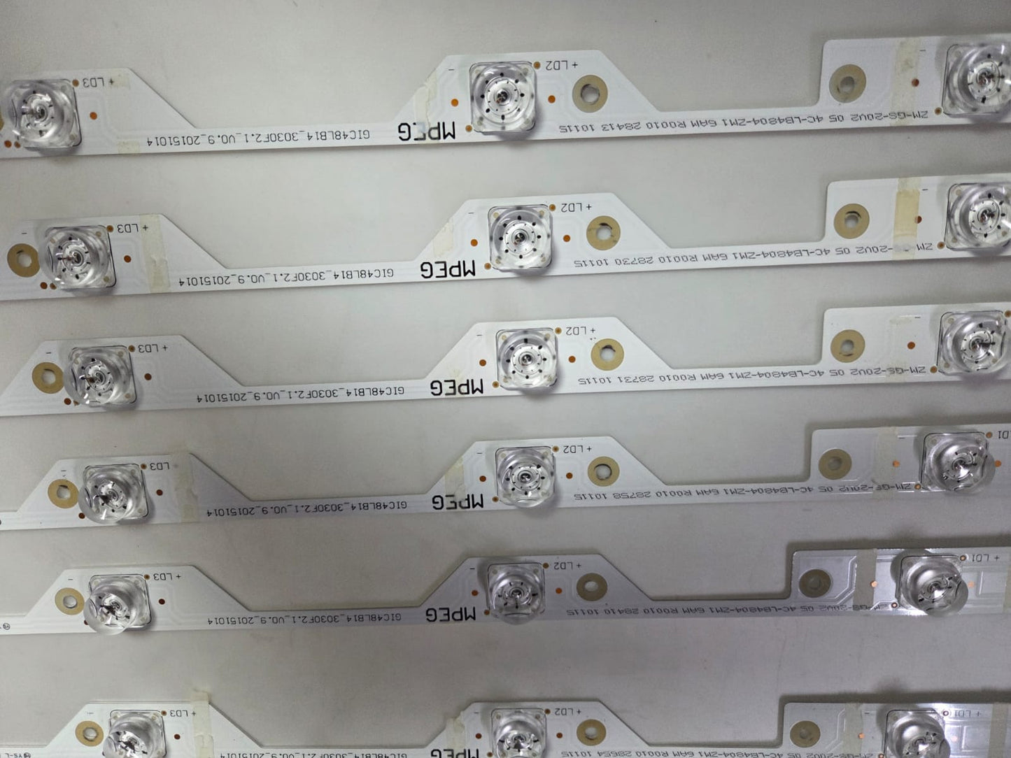 Tira le para televisión TLC 48" C48P1FSA (SEMI NUEVAS)