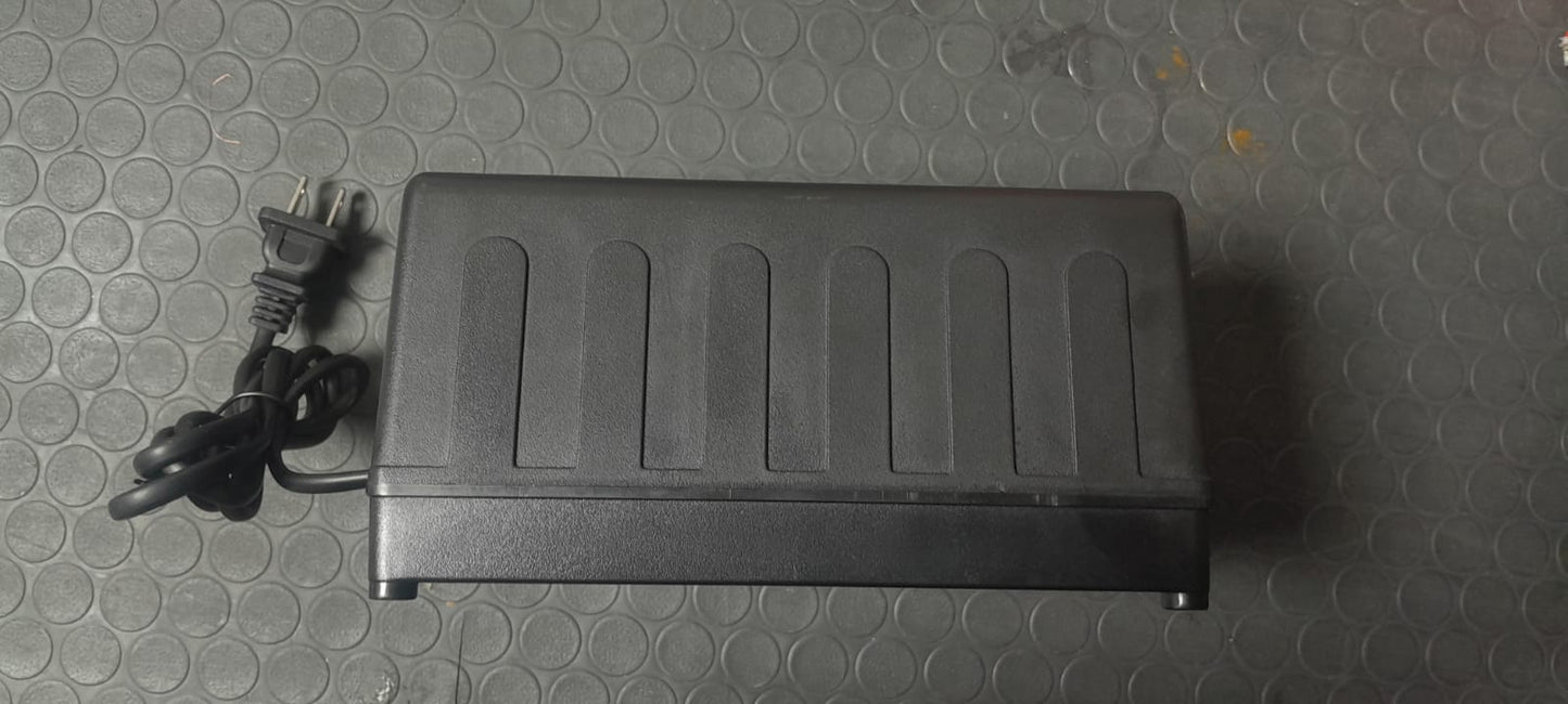 Convertidor de voltaje de 220/240VAC~110/120VAC DVB-200DT