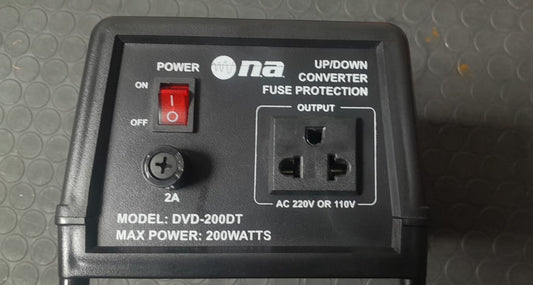 Convertidor de voltaje de 220/240VAC~110/120VAC DVB-200DT