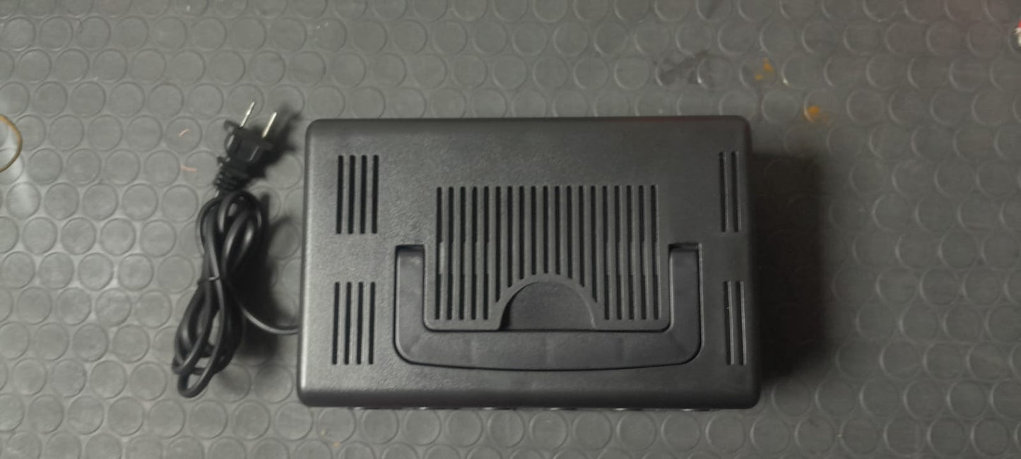 Convertidor de voltaje de 220/240VAC~110/120VAC DVB-200DT