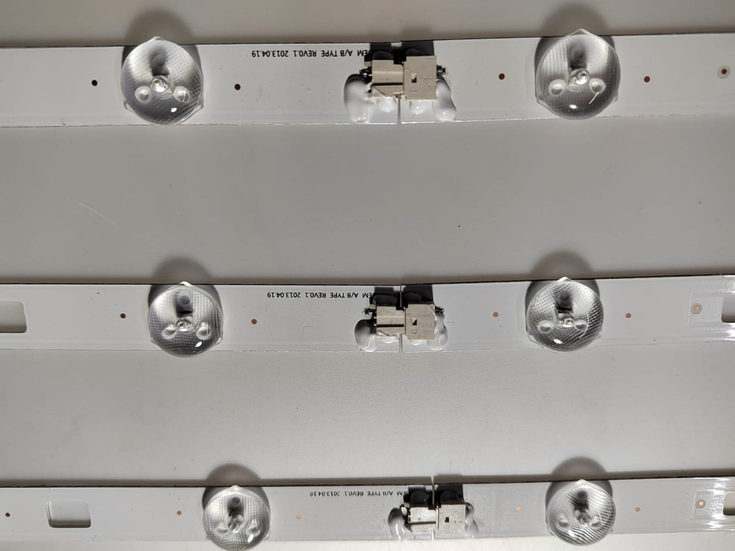 Tira LED para televisión SONY 32" KDL32R325C