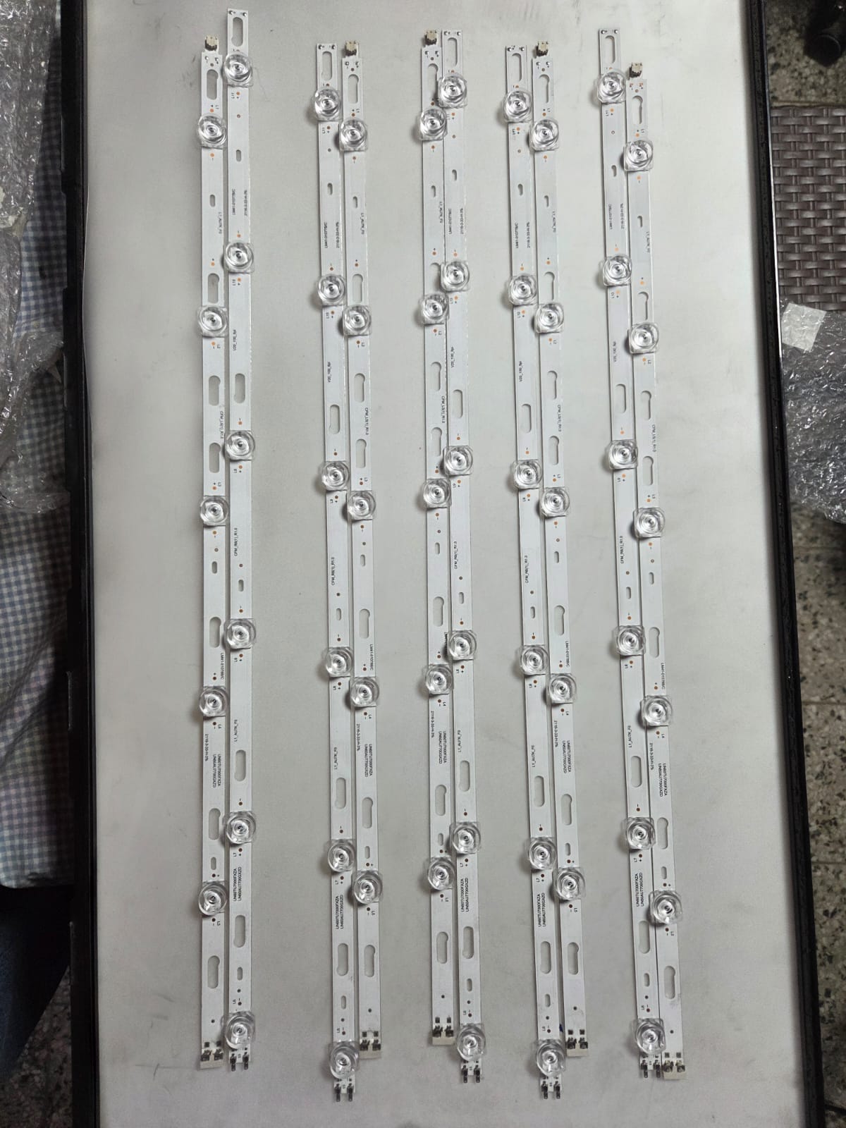 Tira LED para televisión SAMSUNG 60" UN60TU8000  y UN60TU7000